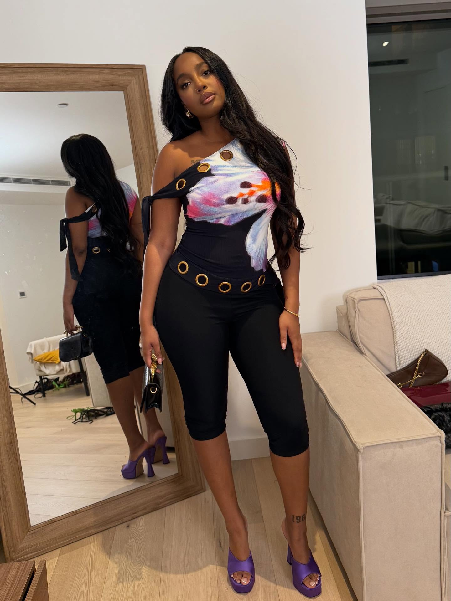 Saylia – Col asymétrique et pantalon capri
