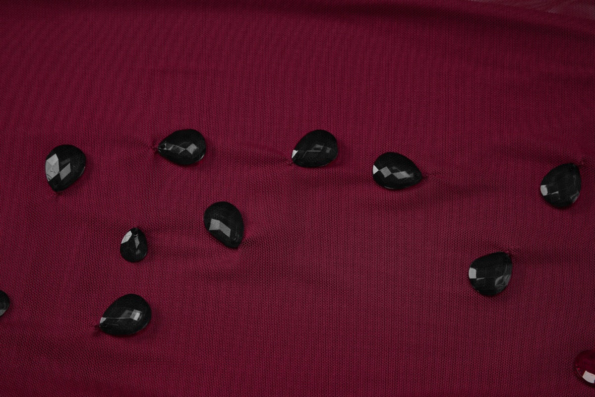 Aloruh Bach – Robe soirée dos nu à perles et col plongeant