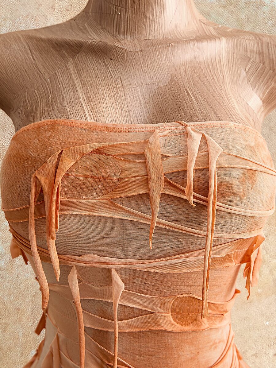 Mistrie – Robe sans bretelles ajustée à design asymétrique et blocs de couleurs