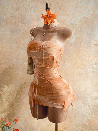 Mistrie – Robe sans bretelles ajustée à design asymétrique et blocs de couleurs