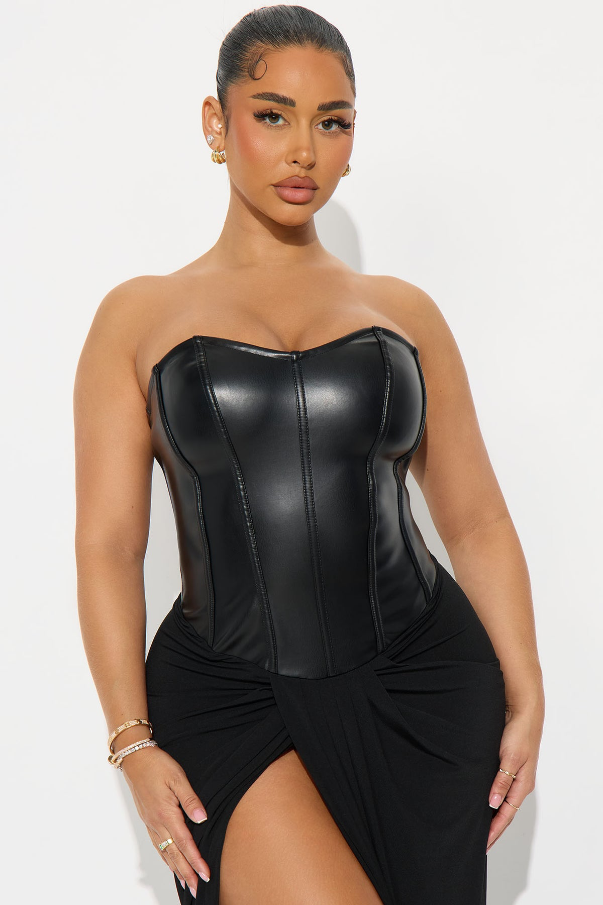 Bachina – Robe maxi en simili cuir à coupe droite et fermeture zippée