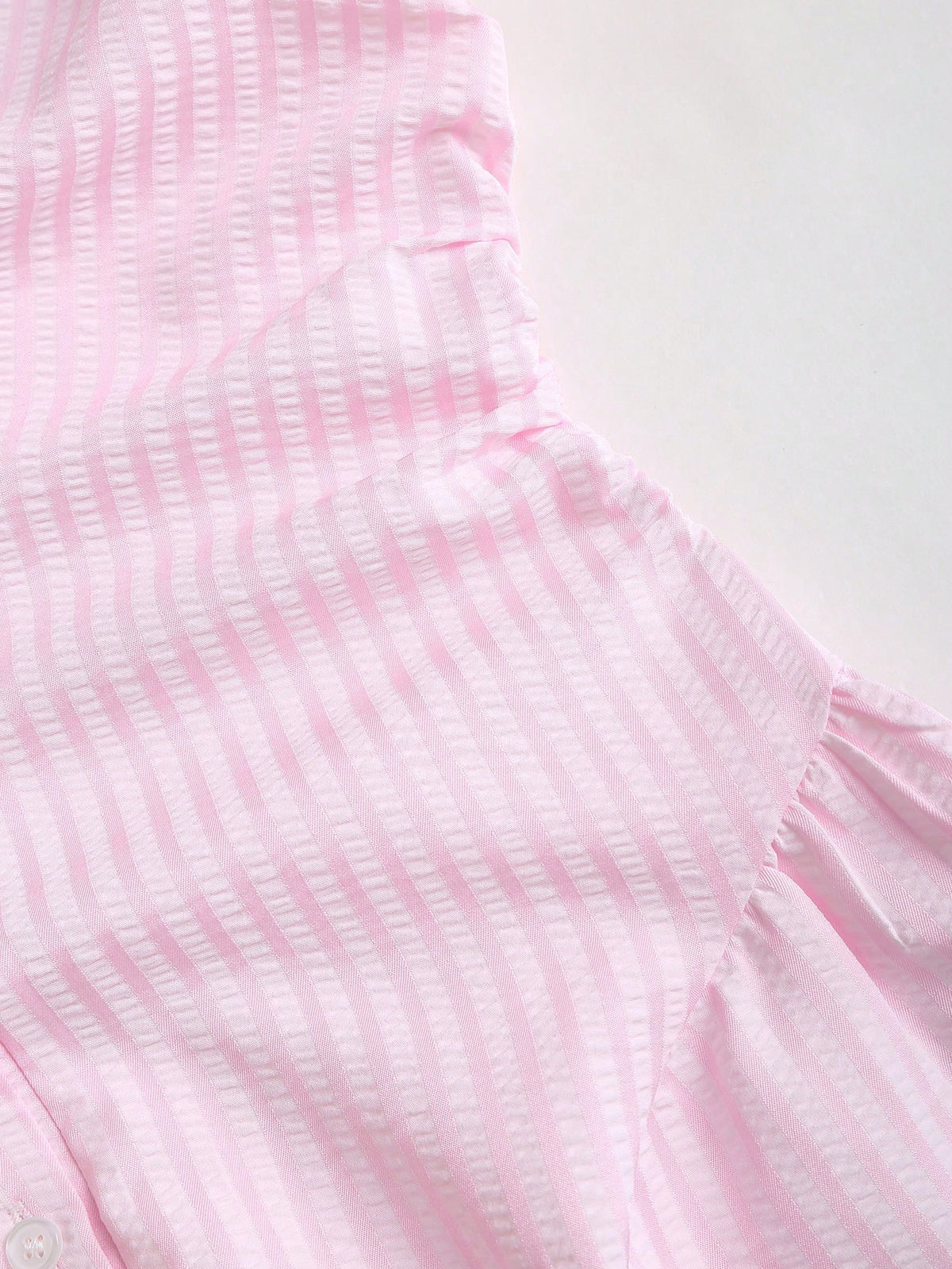 Sweetra Ismora – Robe chemise cintrée à manches courtes et taille affinante