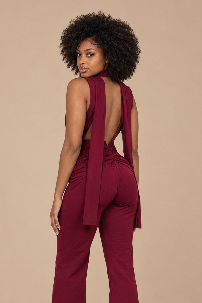 Sixtylia – Combinaison stretch à bretelles fines et décolleté plongeant