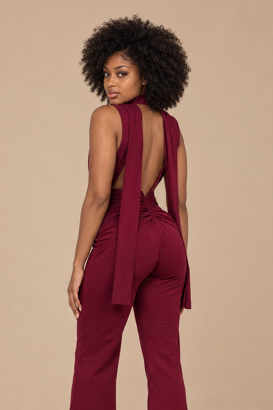 Sixtylia – Combinaison stretch à bretelles fines et décolleté plongeant