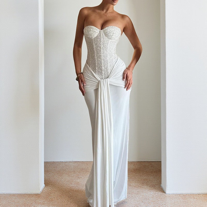 Alveraine | Robe de soirée sans bretelles avec taille en ruban et coupe longue