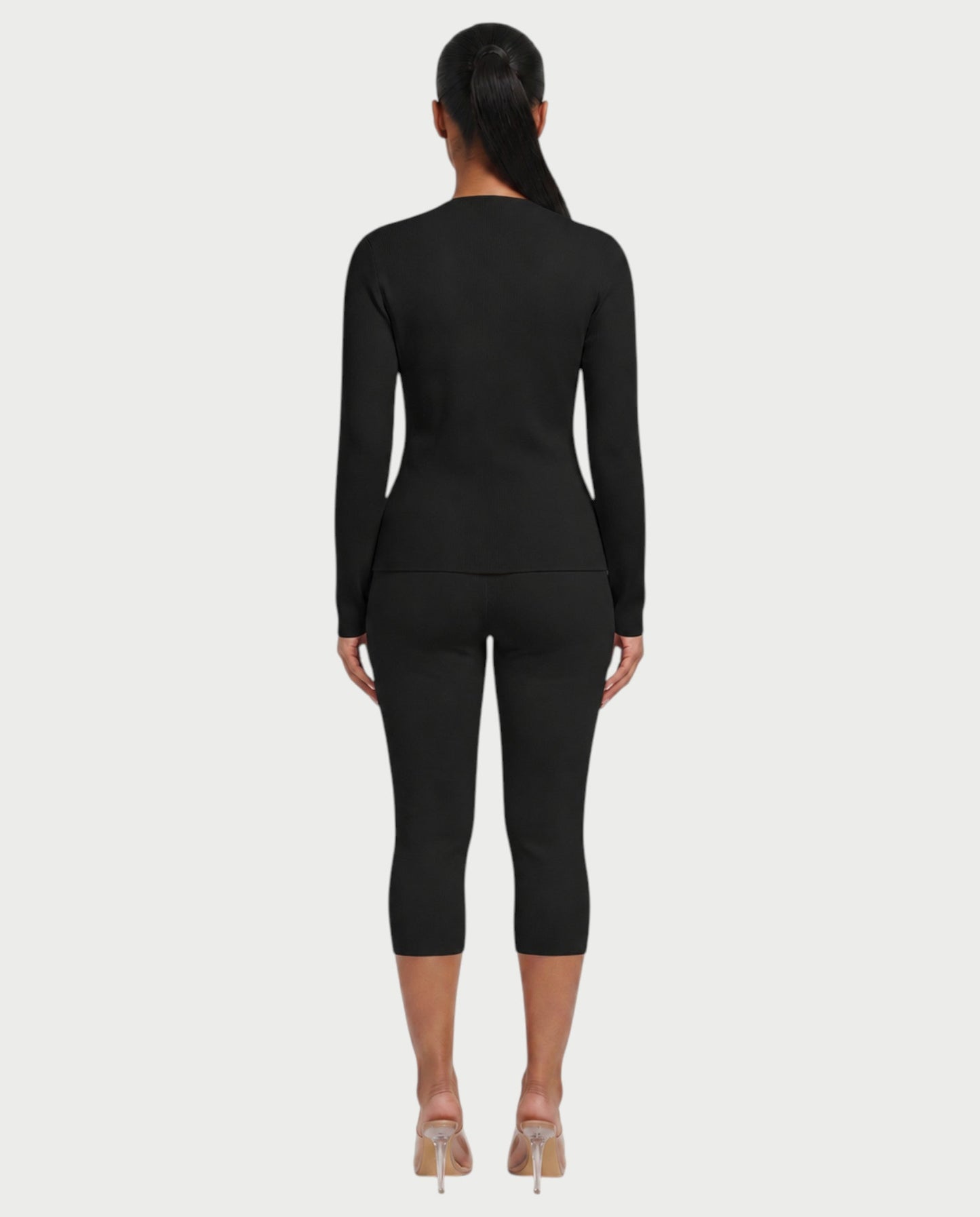 Saylia – Ensemble top boutonné et pantalon capri en tissu léger et coupe ajustée