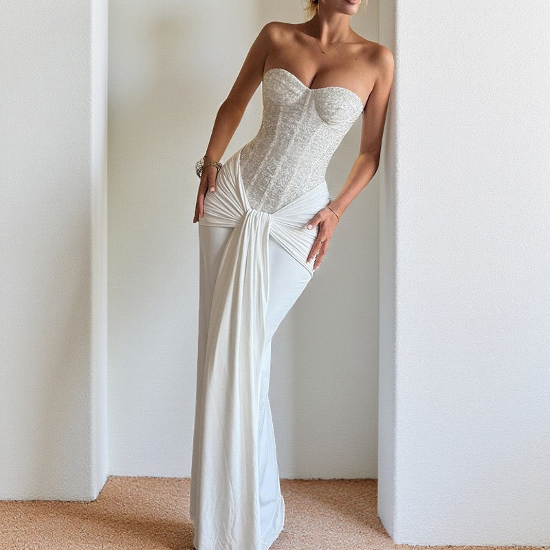 Alveraine | Robe de soirée sans bretelles avec taille en ruban et coupe longue