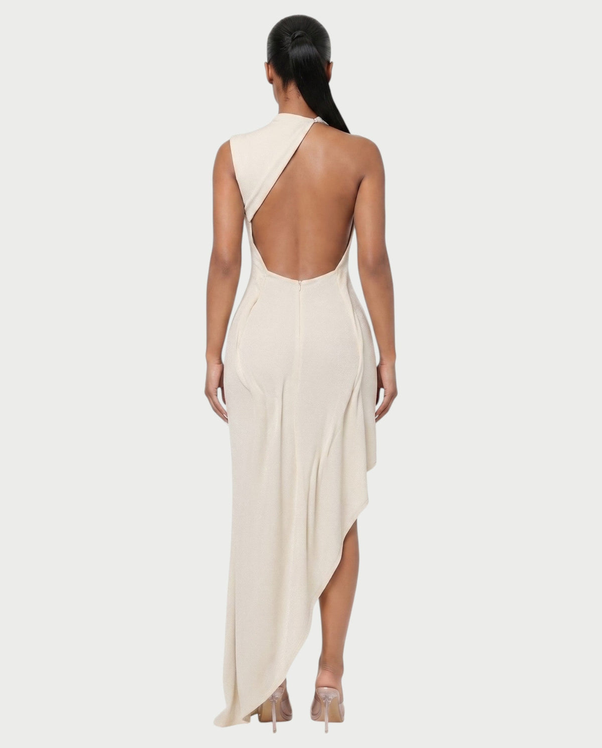 Bachina – Robe maxi asymétrique à dos ouvert et drapé
