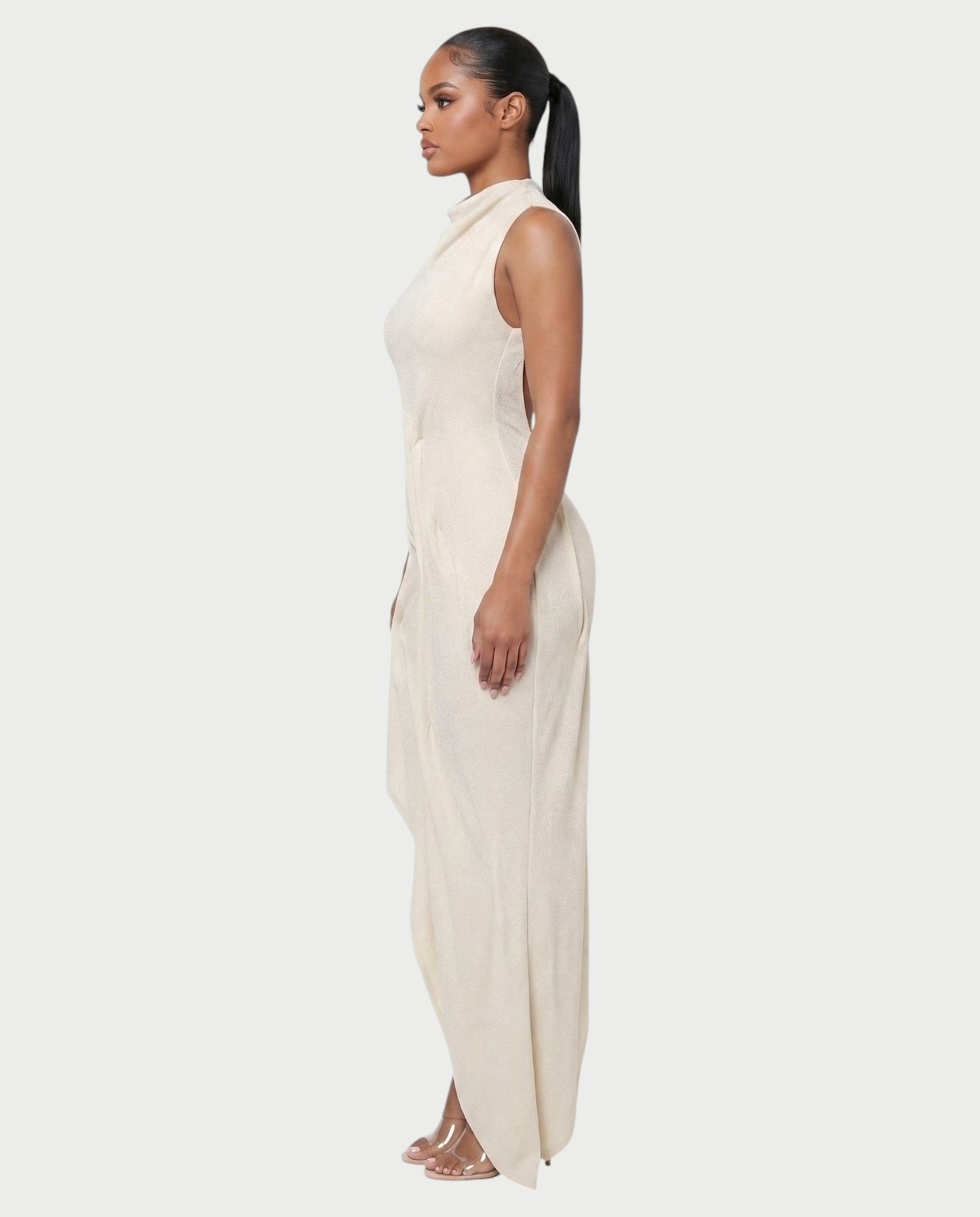 Bachina – Robe maxi asymétrique à dos ouvert et drapé