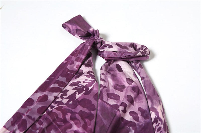 Furite – Robe en métal décorée avec design léopard et coupe ajustée