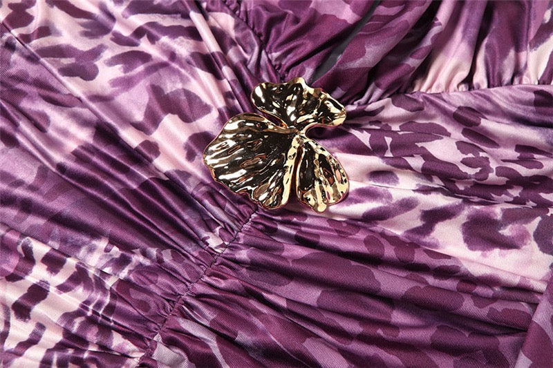 Furite – Robe en métal décorée avec design léopard et coupe ajustée