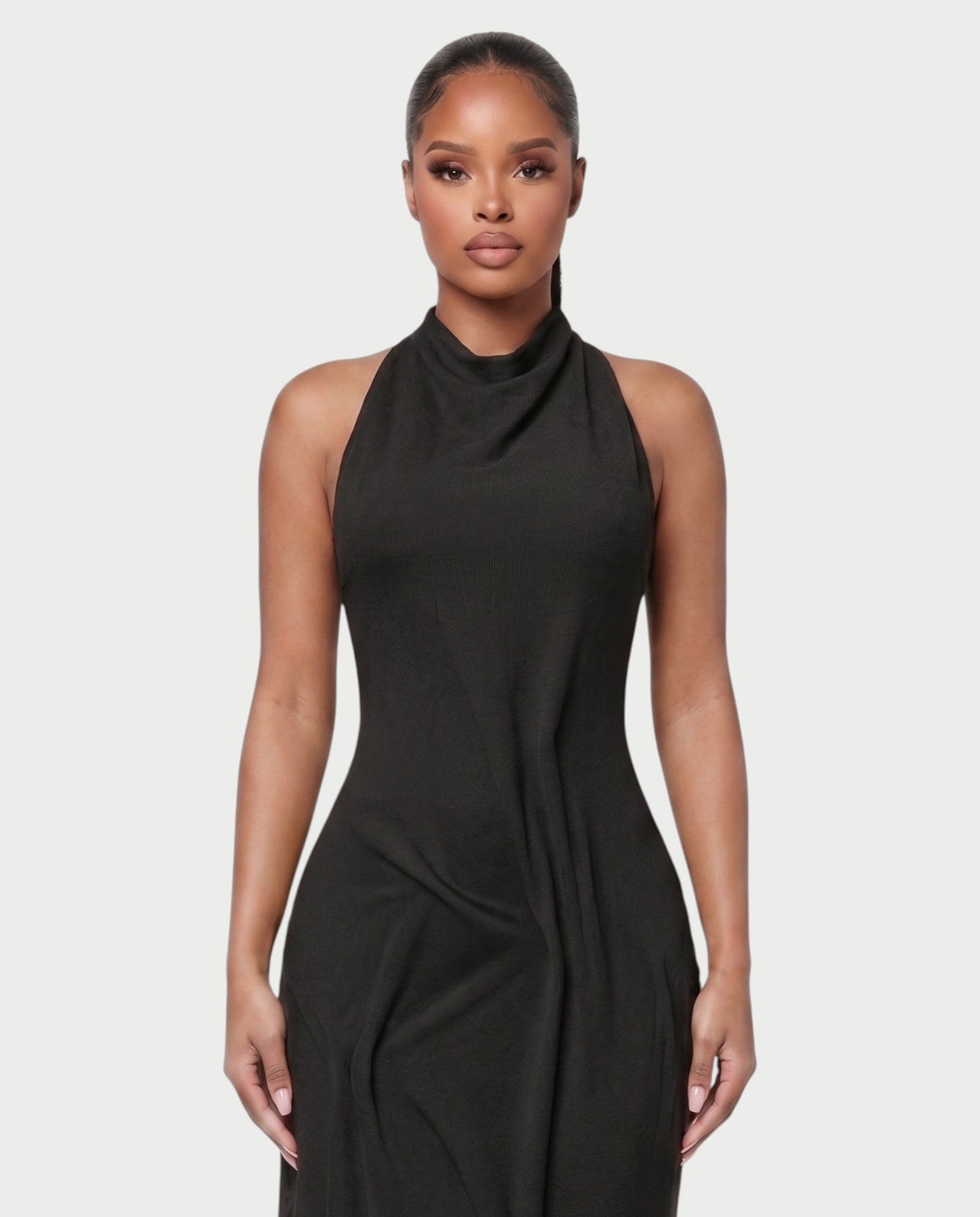 Bachina – Robe maxi asymétrique à dos ouvert et drapé