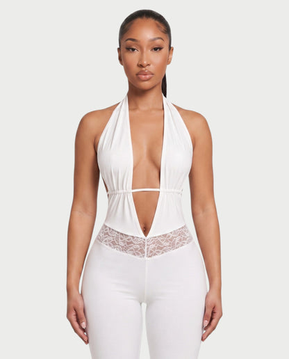 Bachina – Combinaison courte à dos nu et dentelle halter