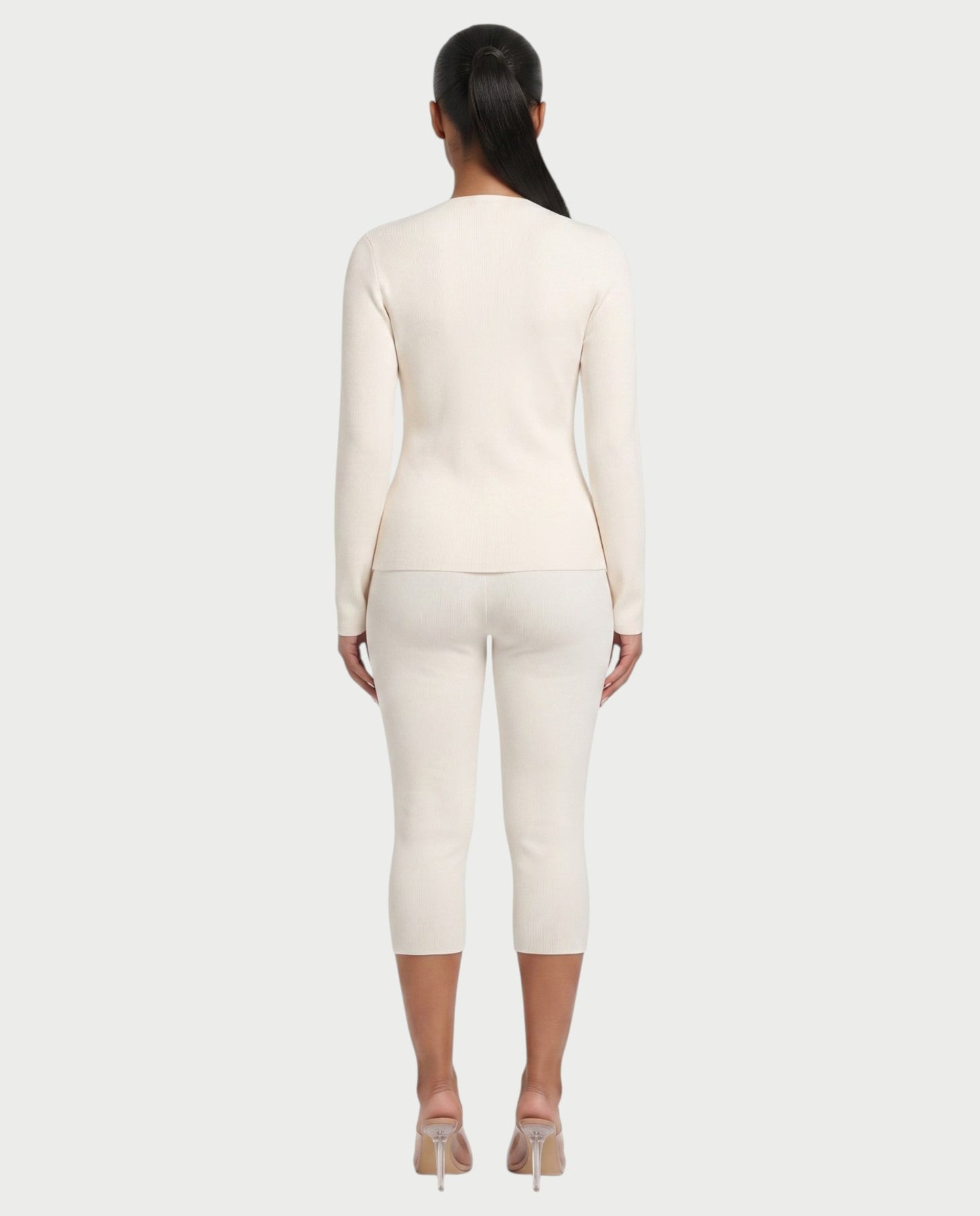 Saylia – Ensemble top boutonné et pantalon capri en tissu léger et coupe ajustée