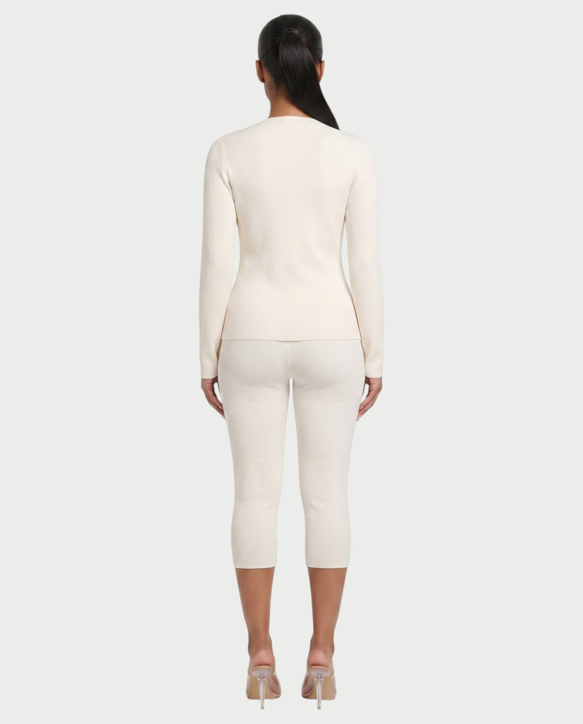 Saylia – Ensemble top boutonné et pantalon capri en tissu léger et coupe ajustée