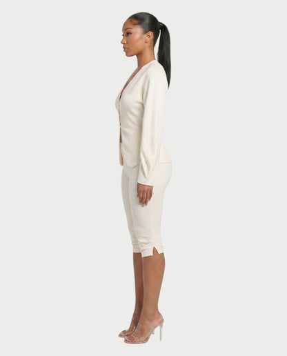 Saylia – Ensemble top boutonné et pantalon capri en tissu léger et coupe ajustée