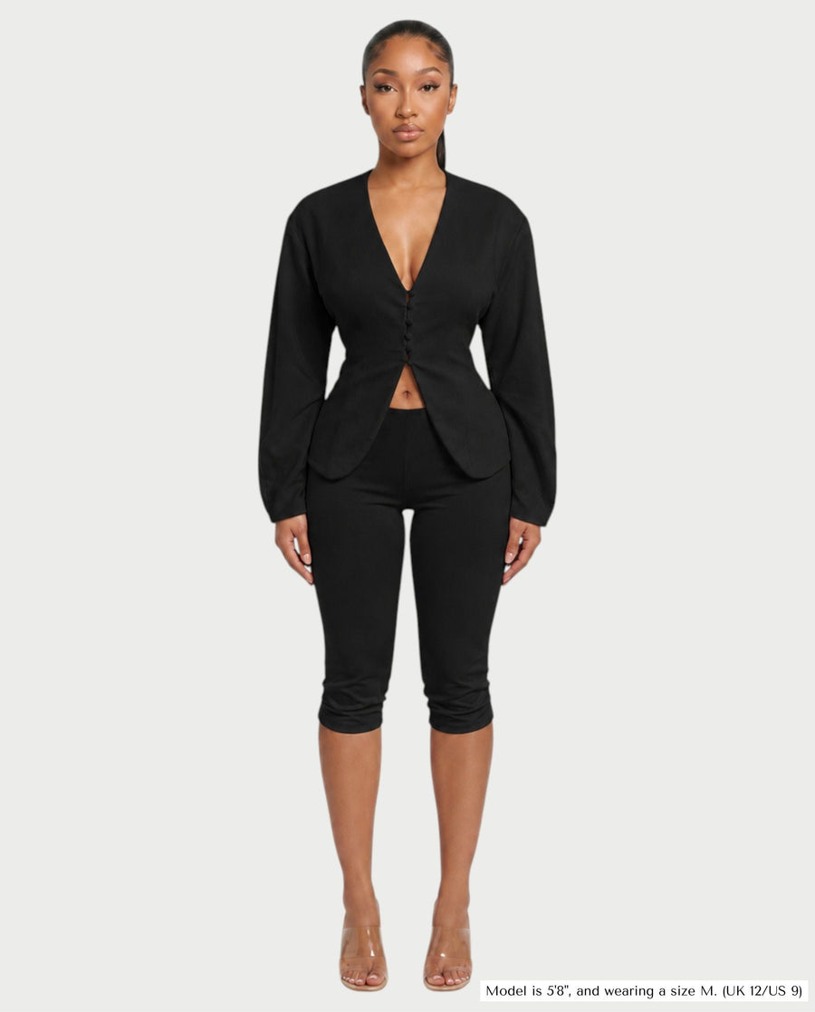 Saylia – Ensemble top boutonné et pantalon capri en tissu léger et coupe ajustée