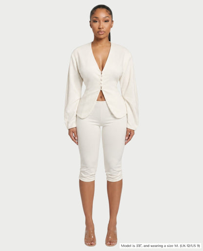 Saylia – Ensemble top boutonné et pantalon capri en tissu léger et coupe ajustée