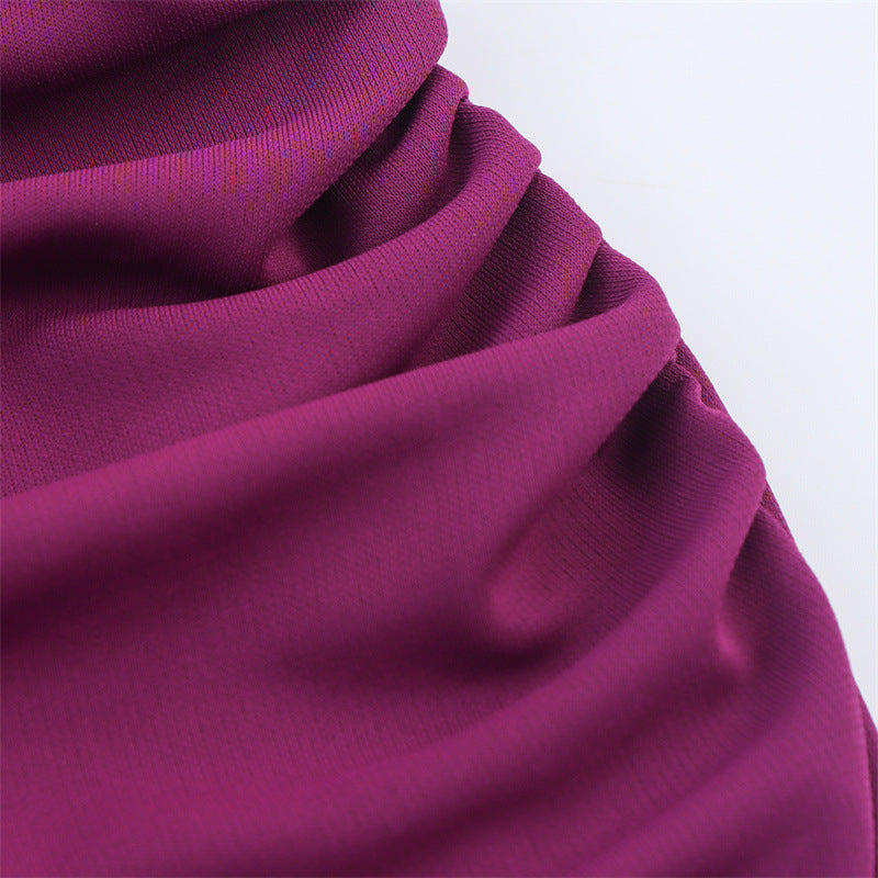 ATY – Robe moulante à décolleté halter et détails plissés