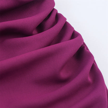 ATY – Robe moulante à décolleté halter et détails plissés