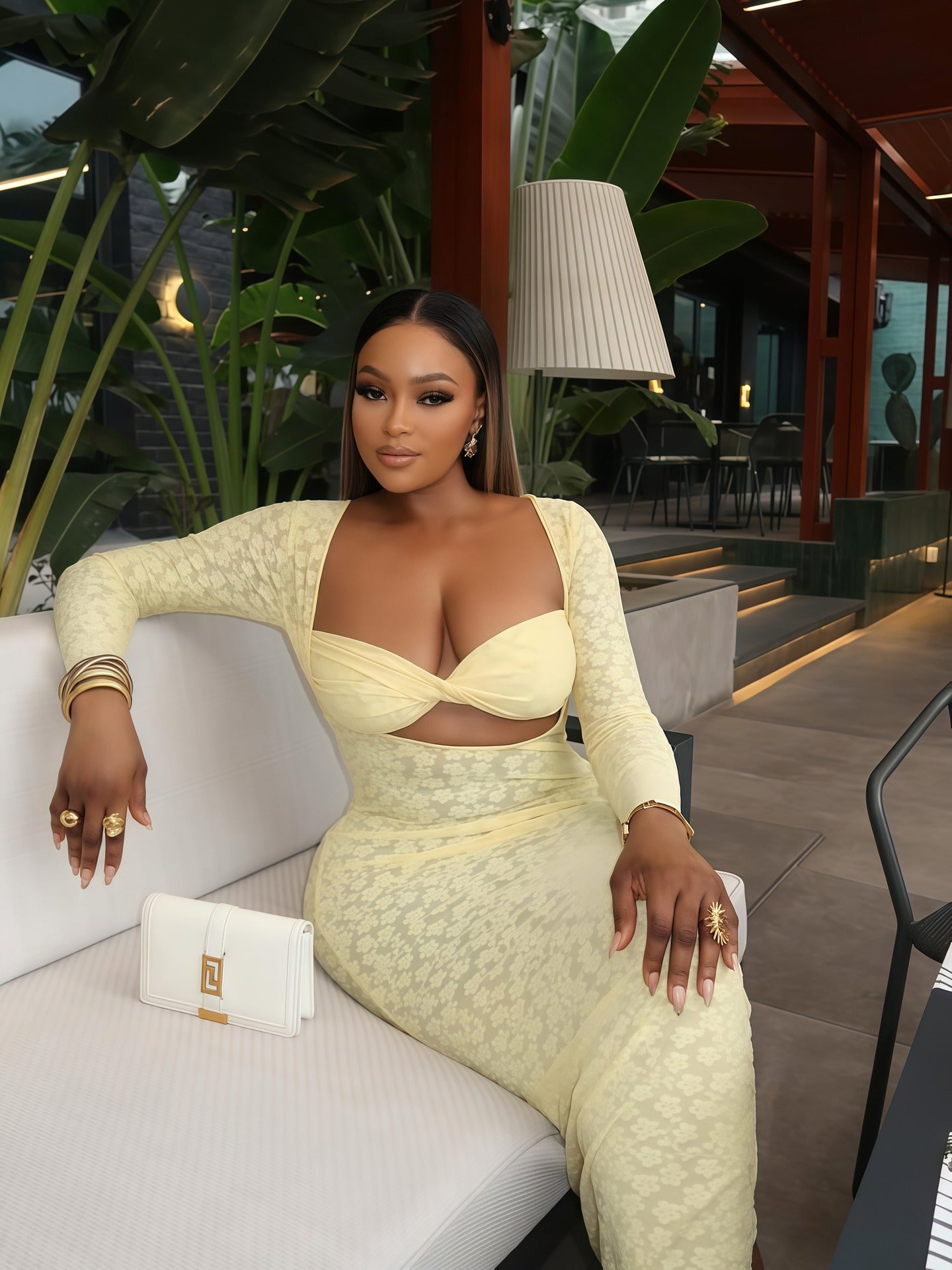 A1TY – Robe longue ajustée à manches longues et design enveloppant