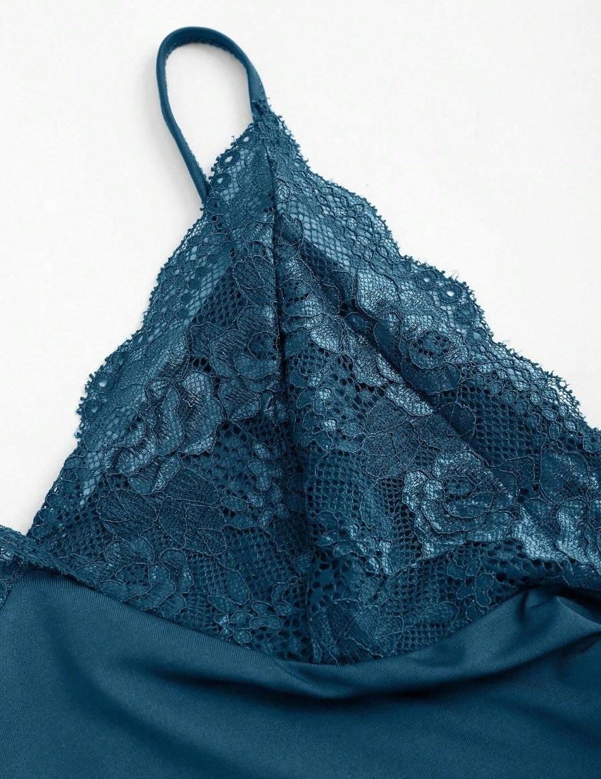 ATYWS - Robe longue à bretelles en dentelle à Ourlet en queue de poisson et design plissé