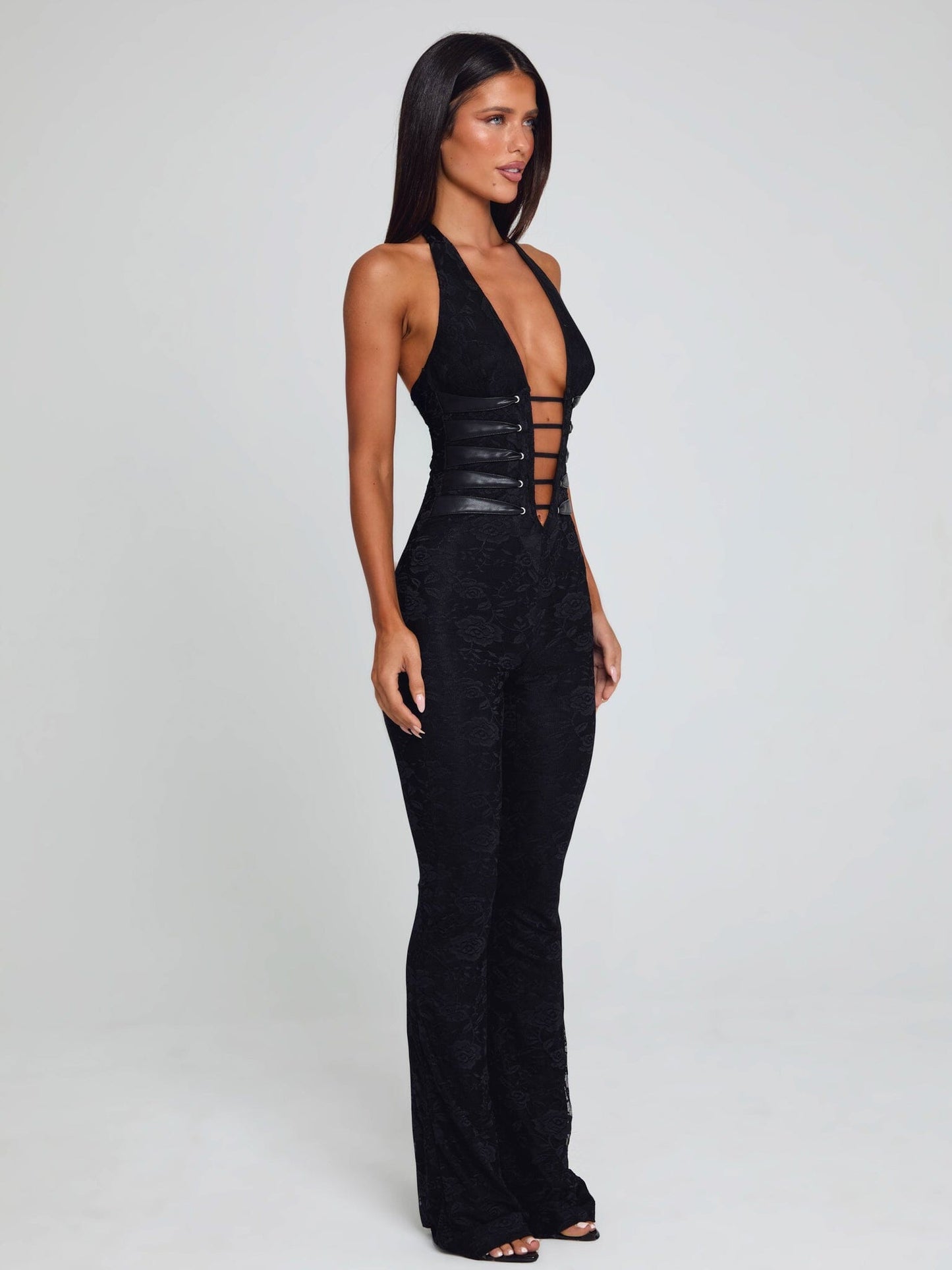 SHEIN MOD – Combinaison en dentelle avec dos nu et jambes évasées