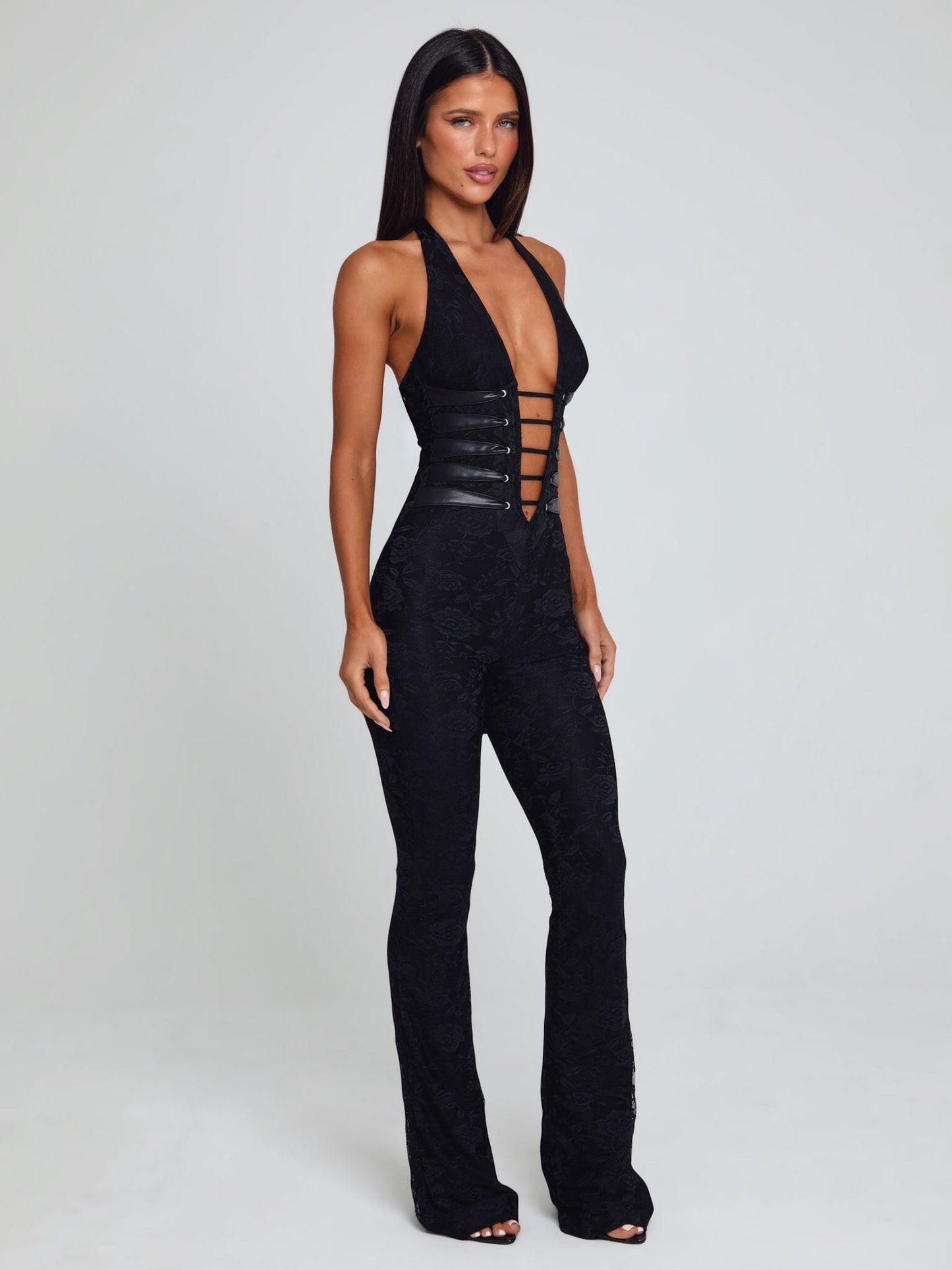 SHEIN MOD – Combinaison en dentelle avec dos nu et jambes évasées
