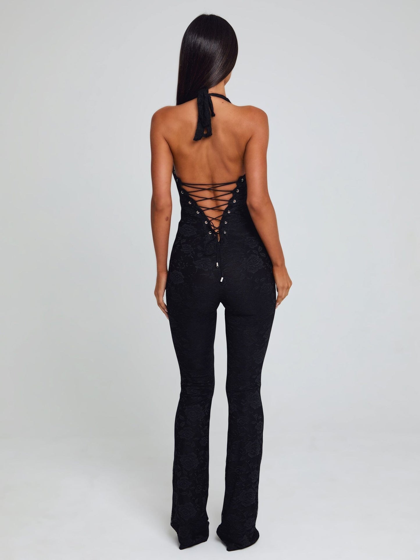 SHEIN MOD – Combinaison en dentelle avec dos nu et jambes évasées