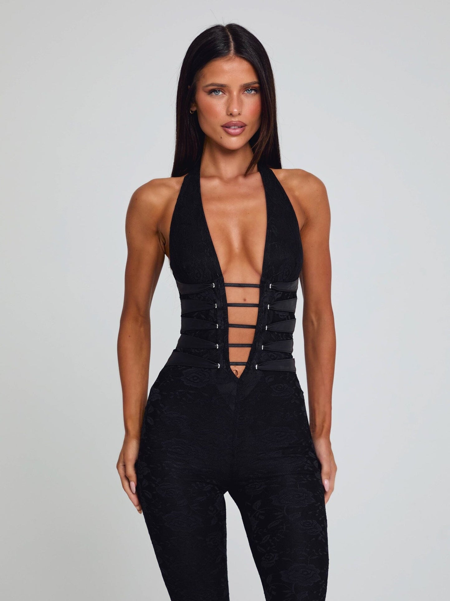 SHEIN MOD – Combinaison en dentelle avec dos nu et jambes évasées