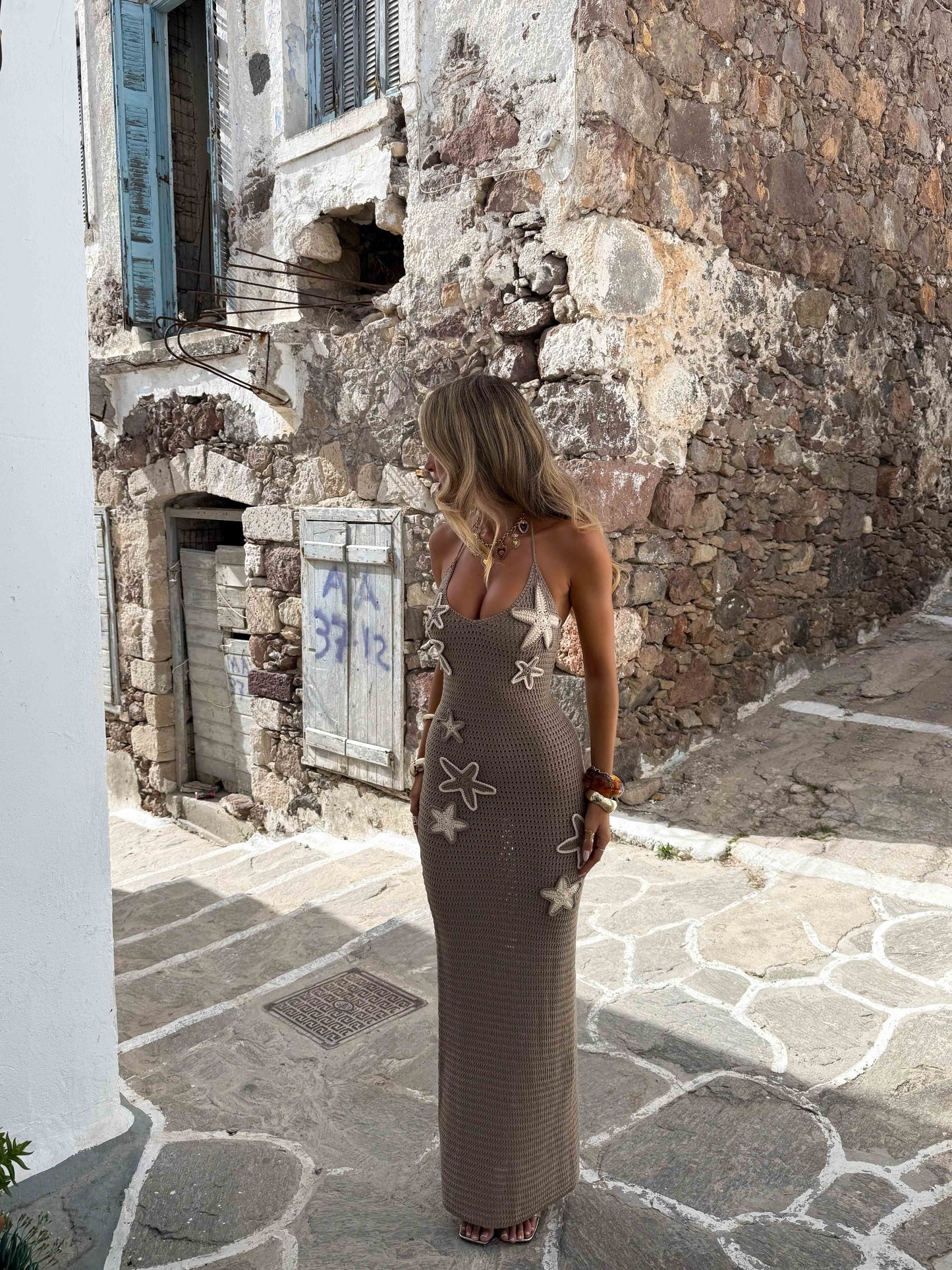 Outcast – Umbra Maxi Dress in Tan & White