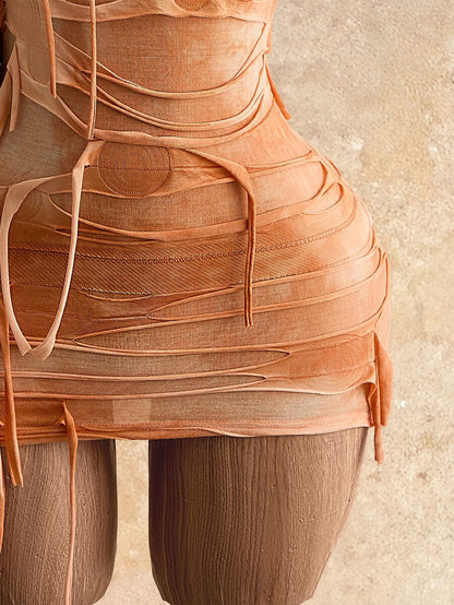 Mistrie – Robe sans bretelles ajustée à design asymétrique et blocs de couleurs