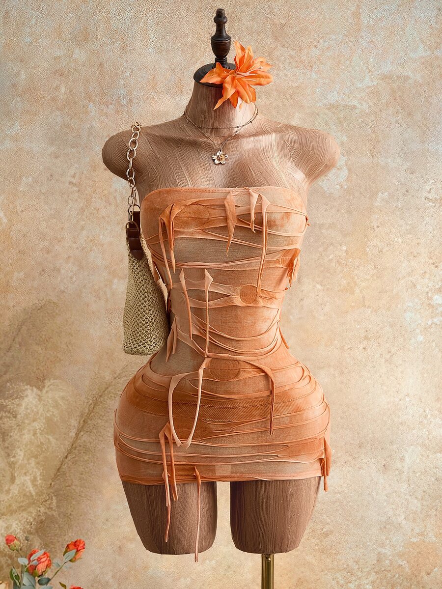 Mistrie – Robe sans bretelles ajustée à design asymétrique et blocs de couleurs