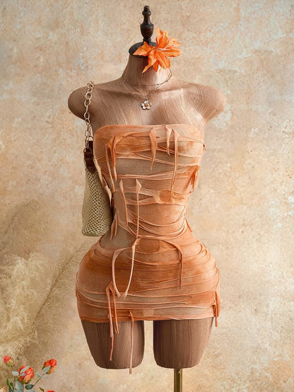 Mistrie – Robe sans bretelles ajustée à design asymétrique et blocs de couleurs