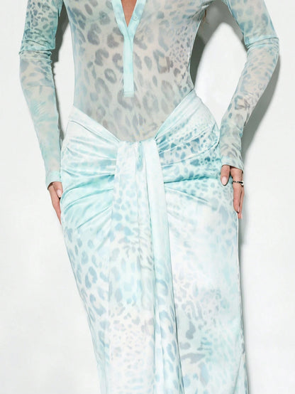 KIZN – Body moulant en maille transparente avec décolleté plongeant & jupe