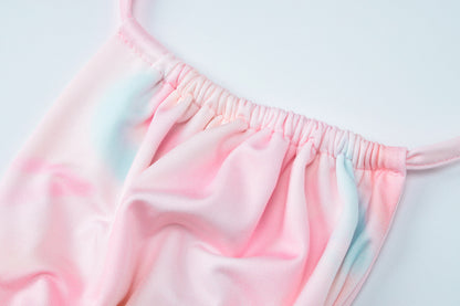 ATYWS – Robe à décolleté V avec fente haute et détails en dentelle