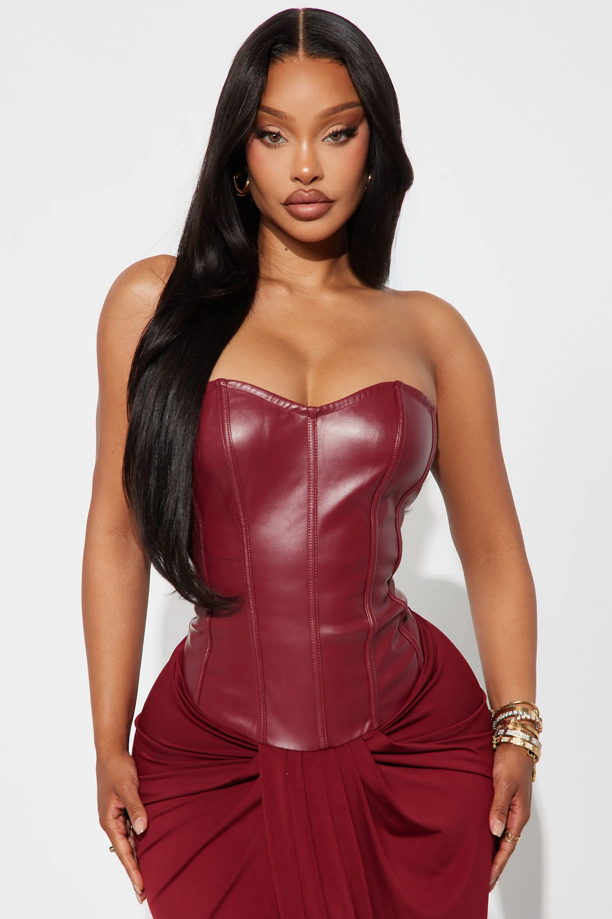 Bachina – Robe maxi en simili cuir à coupe droite et fermeture zippée